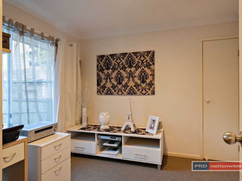 30 Parkway Place, Kenmore QLD 4069