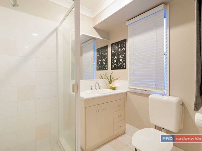 30 Parkway Place, Kenmore QLD 4069