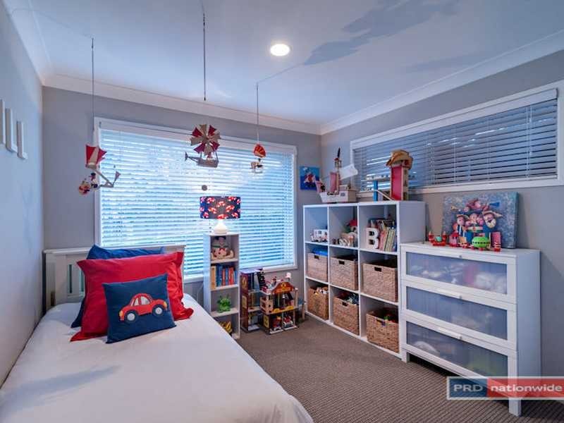 30 Parkway Place, Kenmore QLD 4069