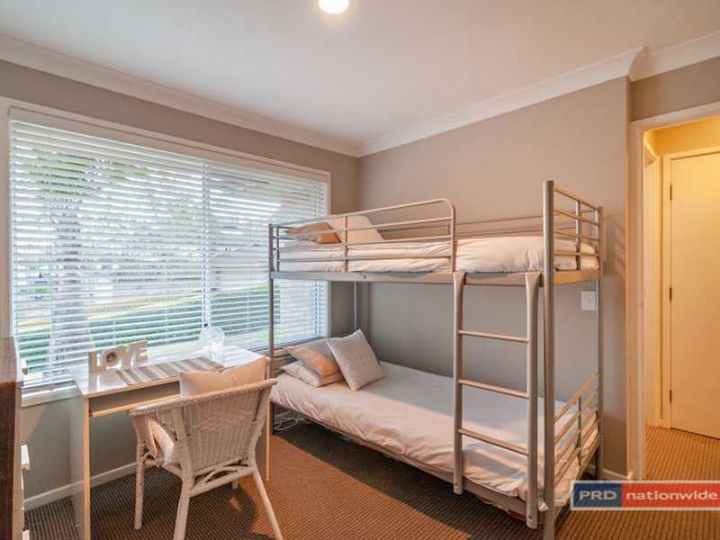 30 Parkway Place, Kenmore QLD 4069