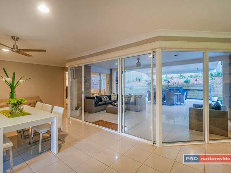 30 Parkway Place, Kenmore QLD 4069