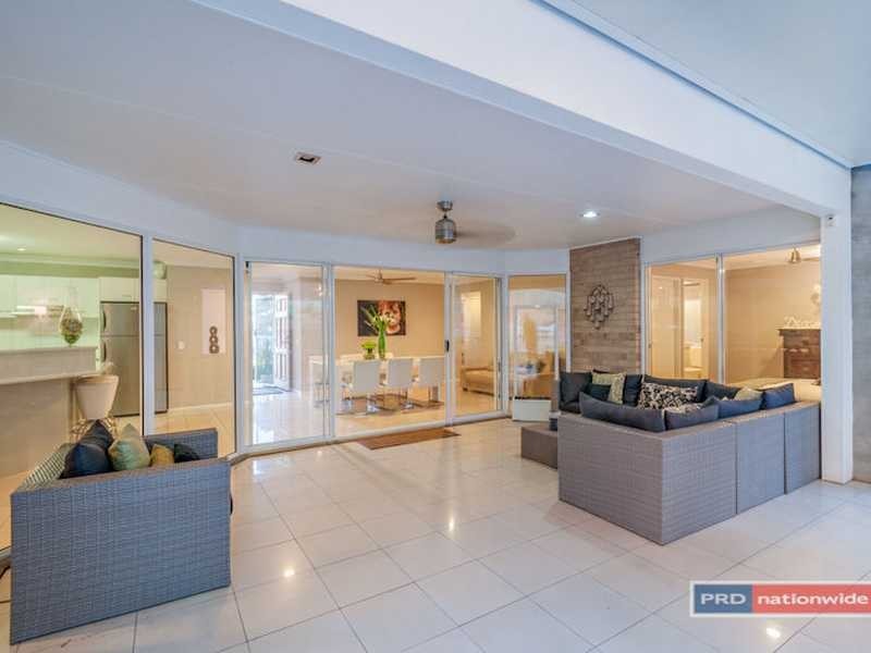 30 Parkway Place, Kenmore QLD 4069