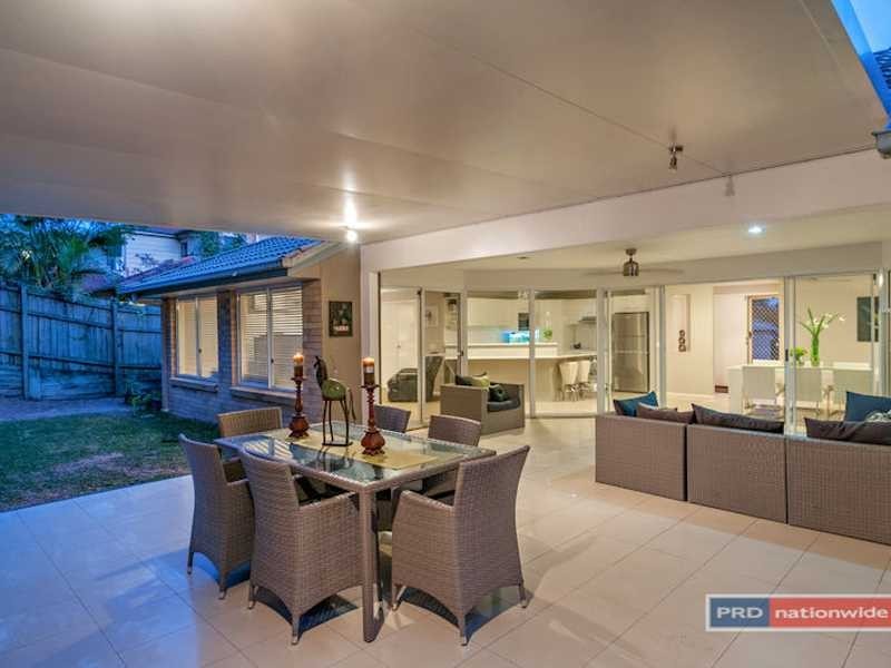 30 Parkway Place, Kenmore QLD 4069