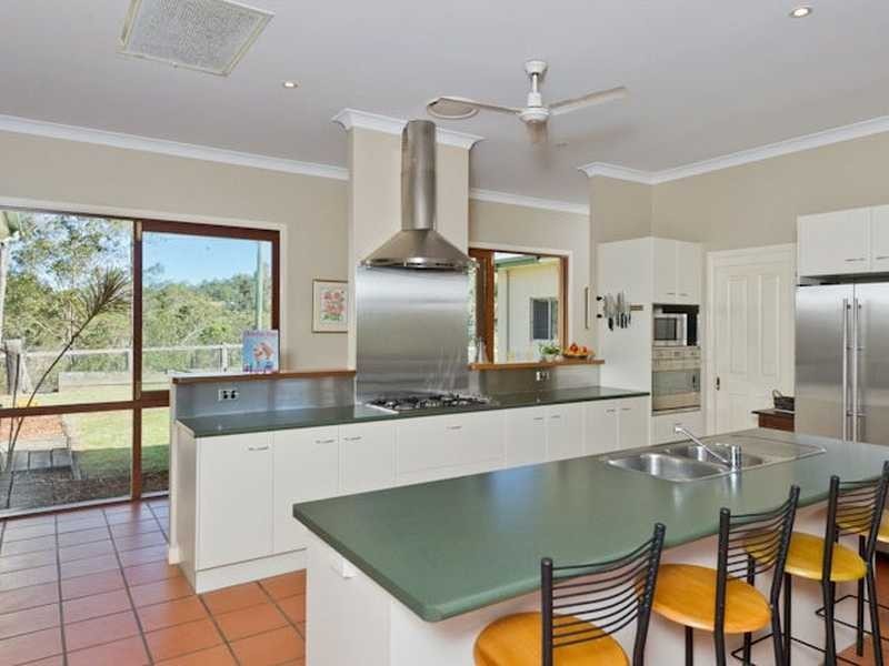 Lake Manchester QLD 4306