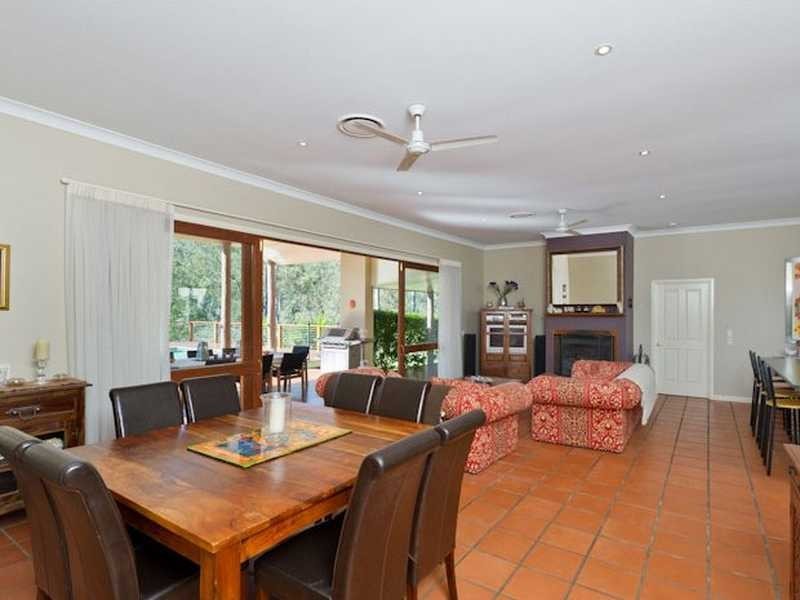 Lake Manchester QLD 4306