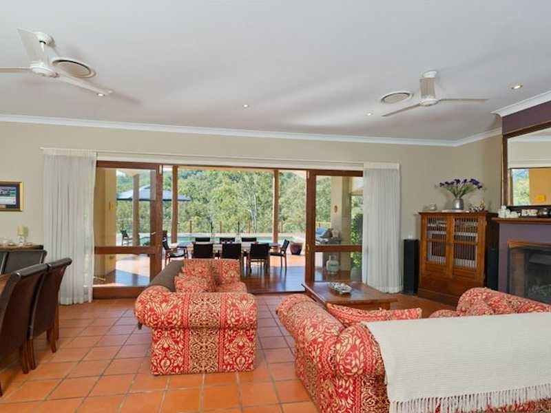 Lake Manchester QLD 4306