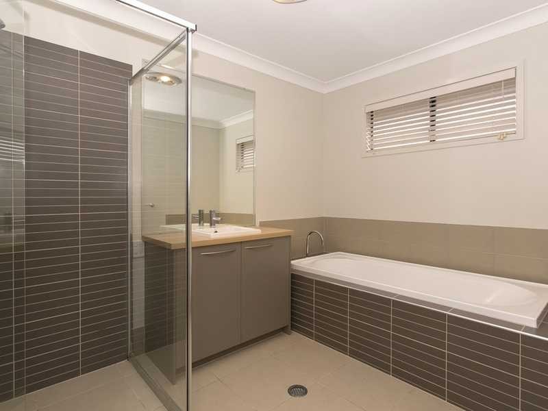 8 Bunya Street, Moggill QLD 4070