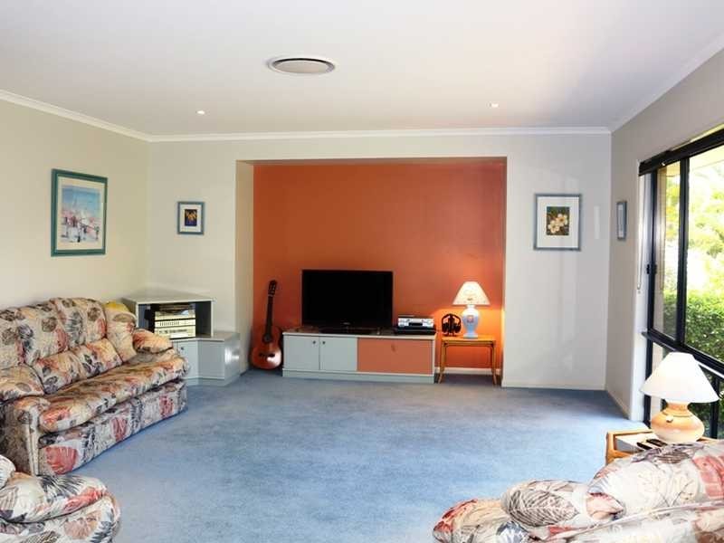 4 PINE COUNTY PLACE, Bellbowrie QLD 4070