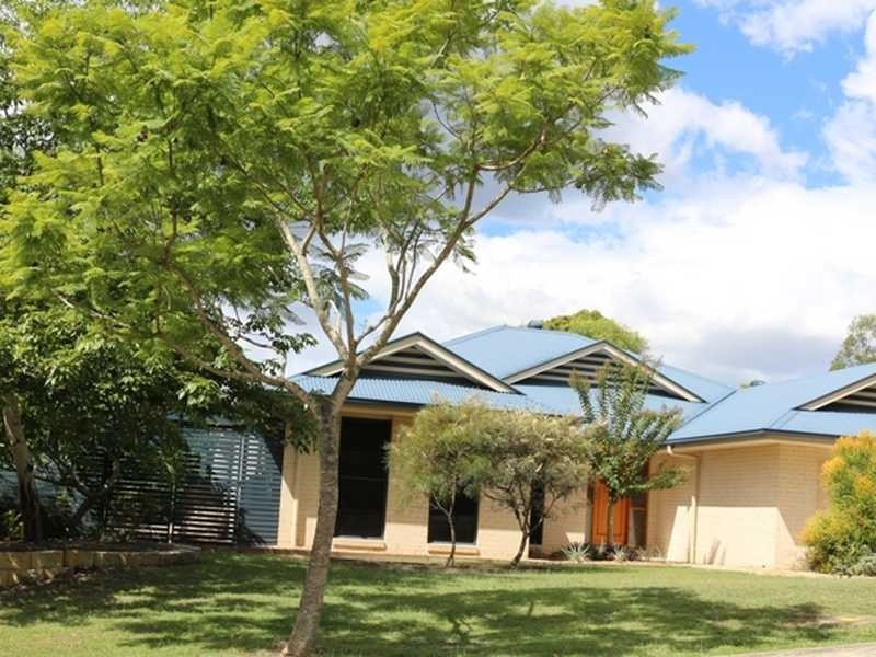 4 PINE COUNTY PLACE, Bellbowrie QLD 4070
