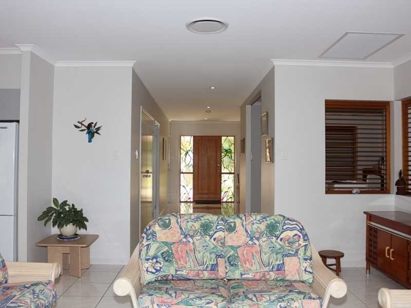 4 PINE COUNTY PLACE, Bellbowrie QLD 4070