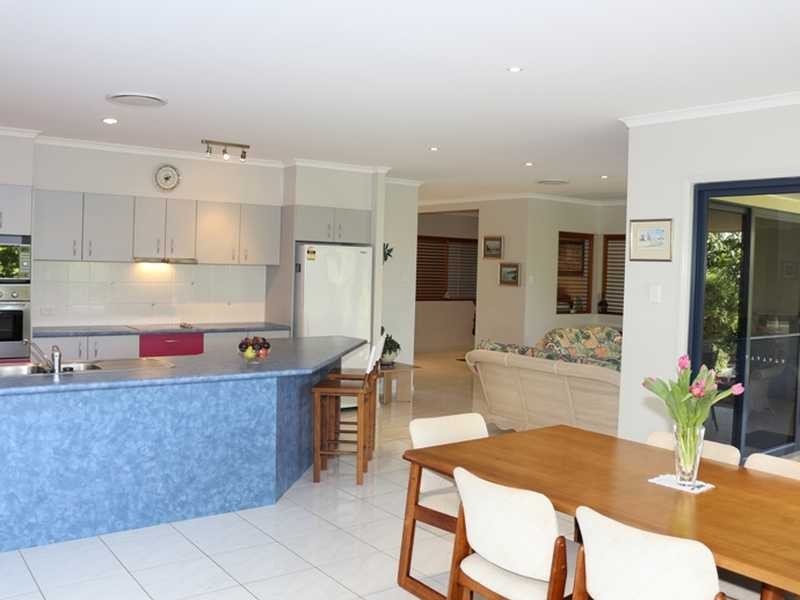 4 PINE COUNTY PLACE, Bellbowrie QLD 4070