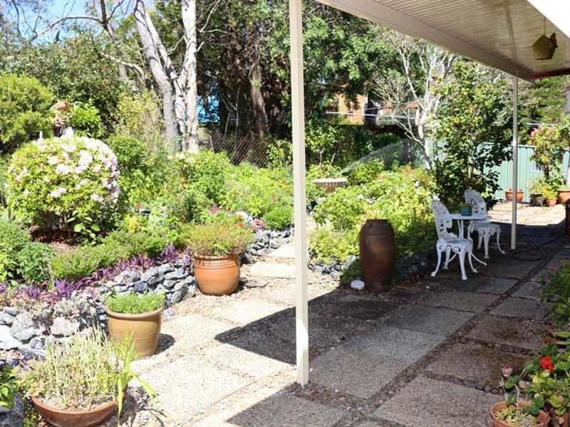 16 ARONIA STREET, Kenmore QLD 4069