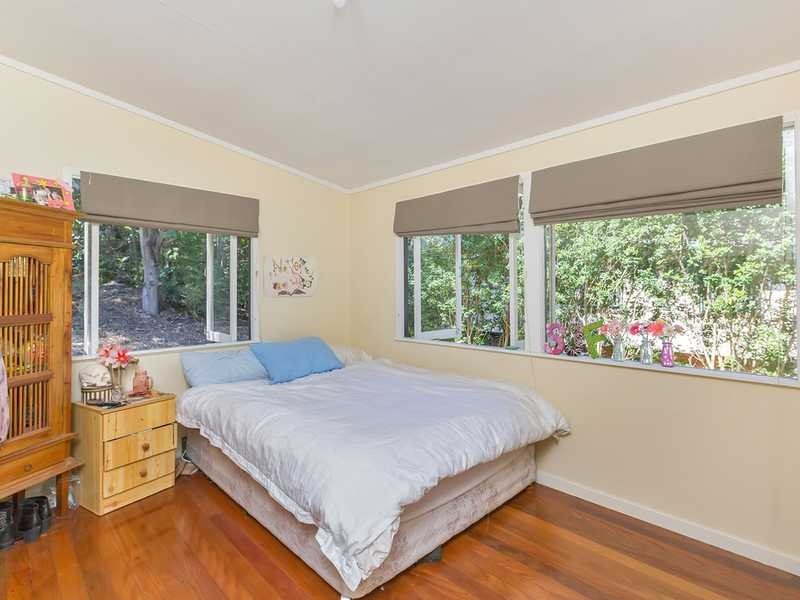 73 MOORDALE STREET, Chapel Hill QLD 4069