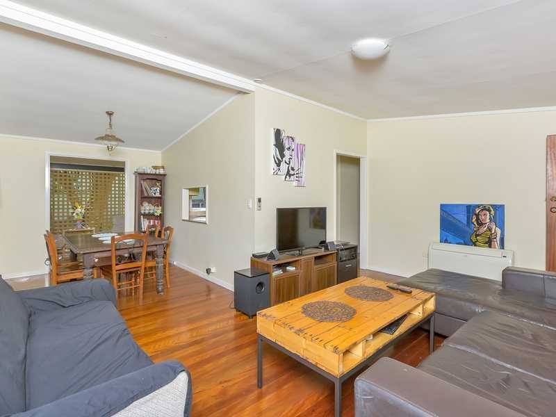 73 MOORDALE STREET, Chapel Hill QLD 4069