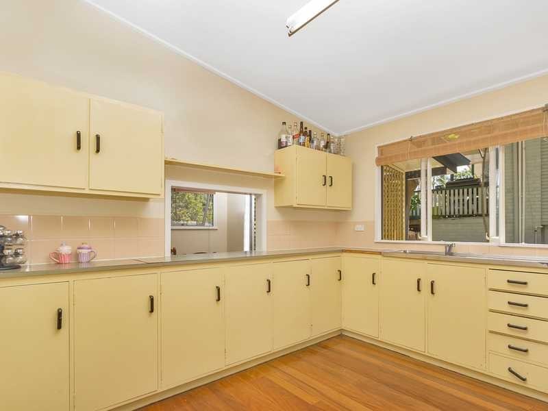 73 MOORDALE STREET, Chapel Hill QLD 4069