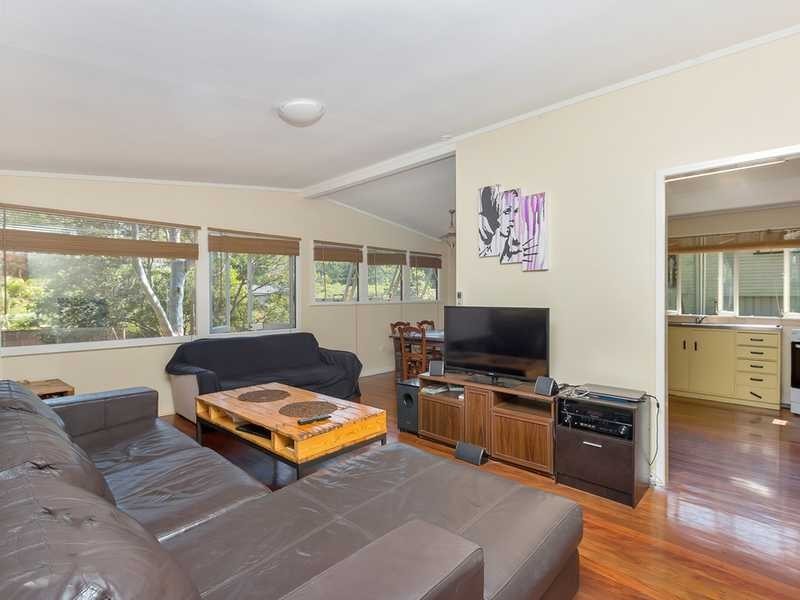 73 MOORDALE STREET, Chapel Hill QLD 4069