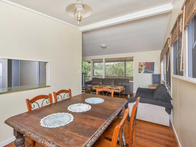 73 MOORDALE STREET, Chapel Hill QLD 4069