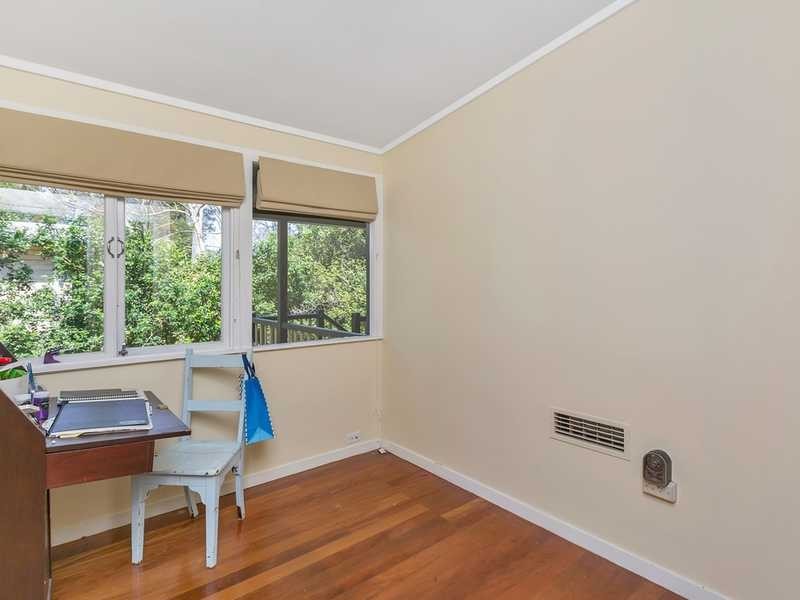 73 MOORDALE STREET, Chapel Hill QLD 4069