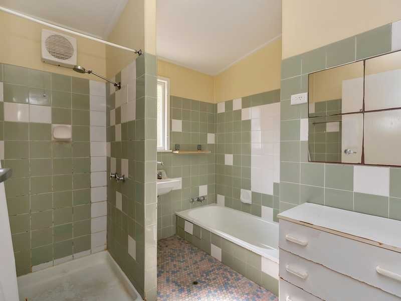 73 MOORDALE STREET, Chapel Hill QLD 4069
