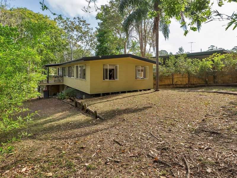 73 MOORDALE STREET, Chapel Hill QLD 4069
