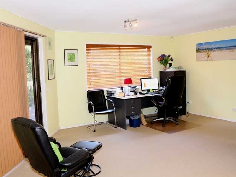 9 SHADOWOOD STREET, Kenmore Hills QLD 4069