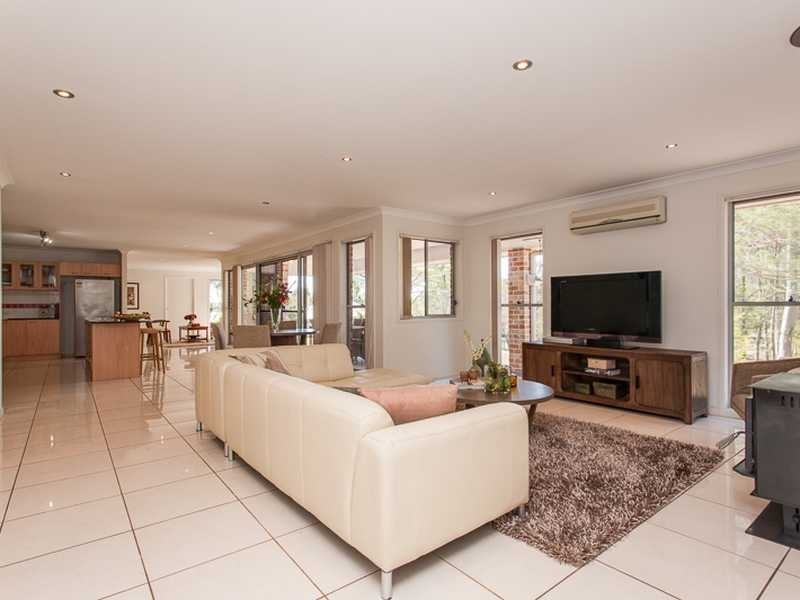 27 CASTLEREAGH PLACE, Anstead QLD 4070