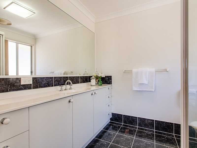 27 CASTLEREAGH PLACE, Anstead QLD 4070