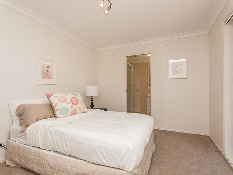 27 CASTLEREAGH PLACE, Anstead QLD 4070