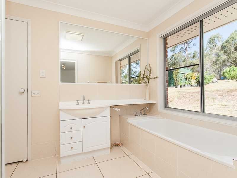27 CASTLEREAGH PLACE, Anstead QLD 4070