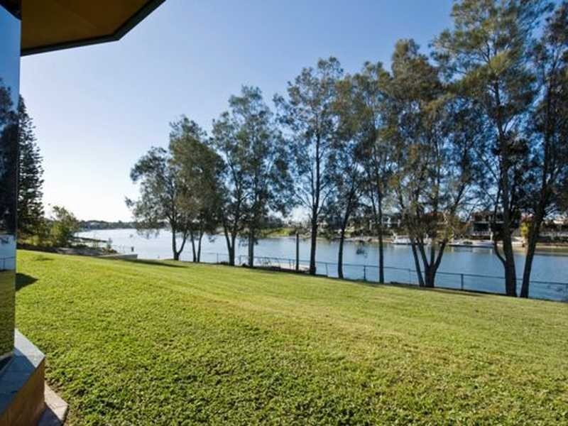 8-16 Riverbend Ave, Carrara QLD 4211