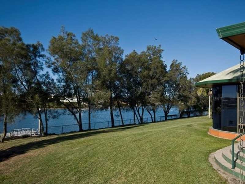 8-16 Riverbend Ave, Carrara QLD 4211