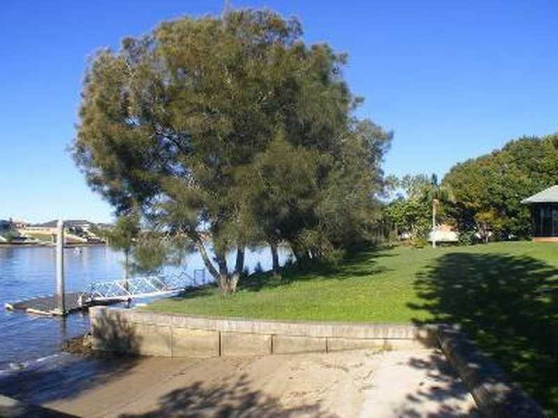 8-16 Riverbend Ave, Carrara QLD 4211