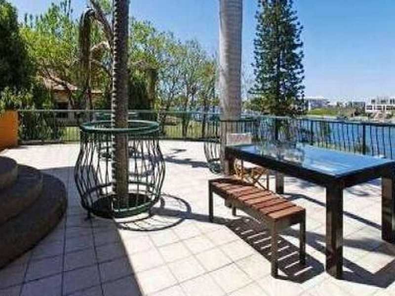 8-16 Riverbend Ave, Carrara QLD 4211