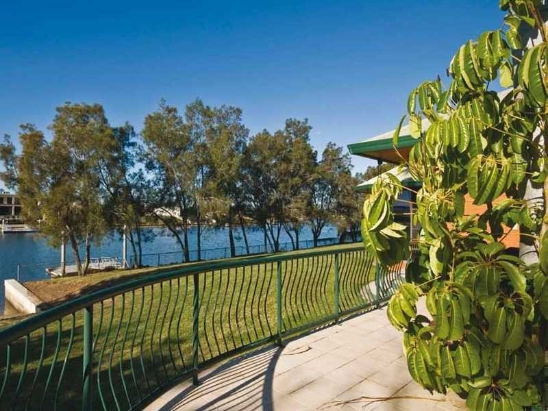 8-16 Riverbend Ave, Carrara QLD 4211