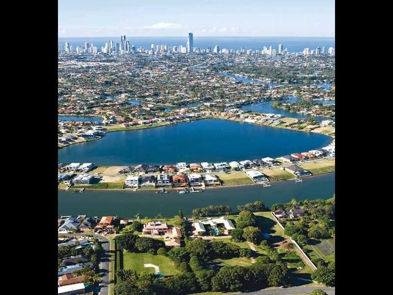 8-16 Riverbend Ave, Carrara QLD 4211
