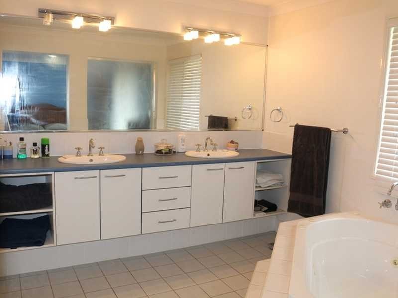 170 Parkwood Place, Anstead QLD 4070