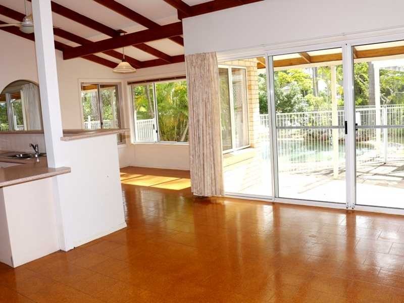 1 Garnet Court, Kenmore QLD 4069