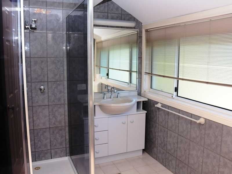 1 Garnet Court, Kenmore QLD 4069
