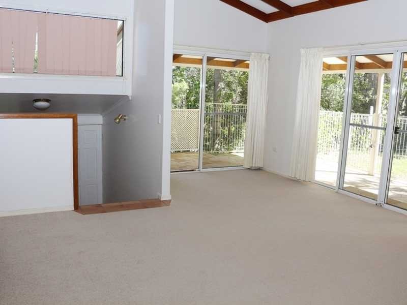 1 Garnet Court, Kenmore QLD 4069
