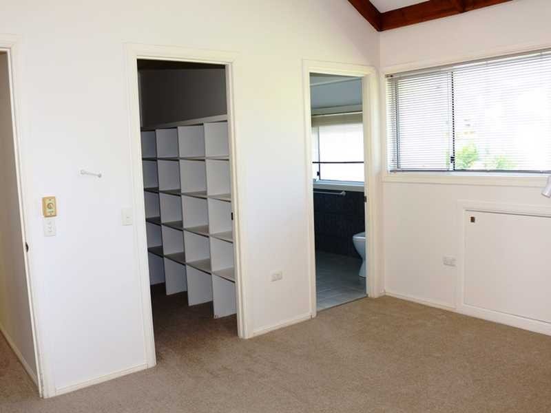 1 Garnet Court, Kenmore QLD 4069
