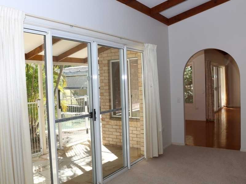 1 Garnet Court, Kenmore QLD 4069