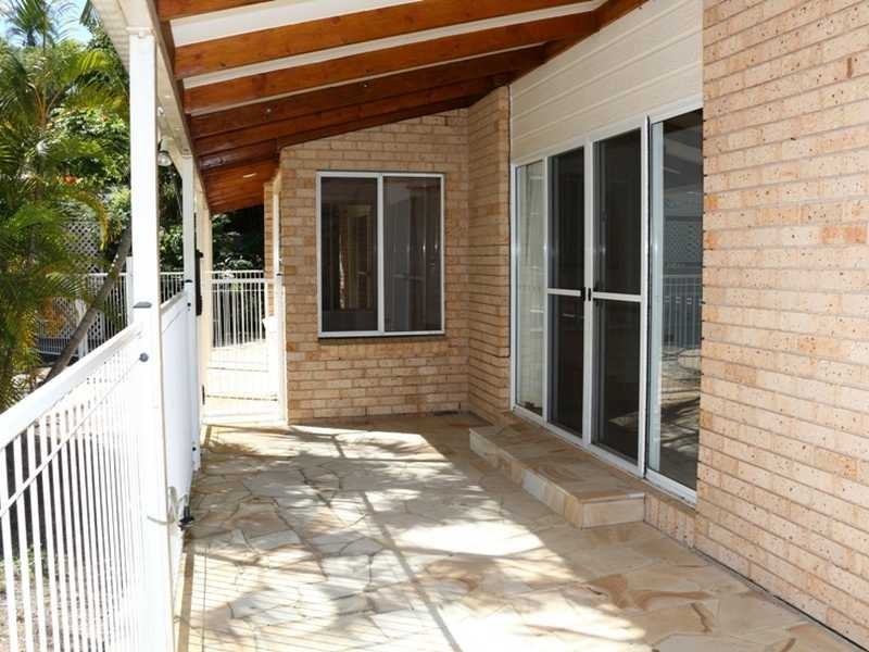 1 Garnet Court, Kenmore QLD 4069