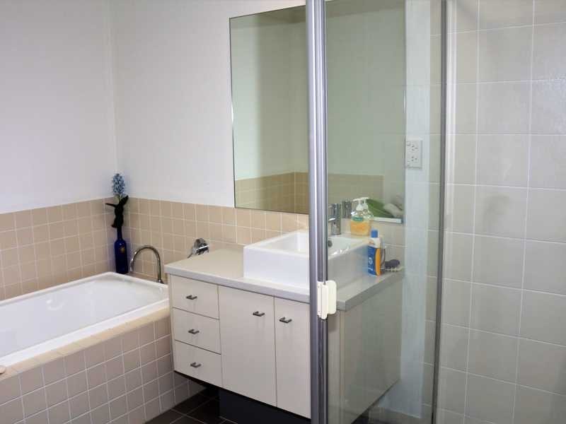 8 Spotted Gum Place, Moggill QLD 4070