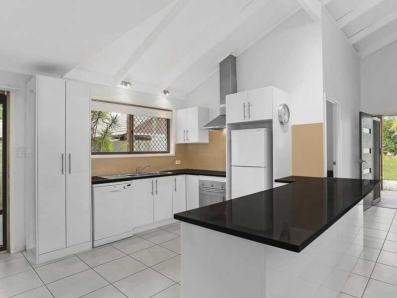 10 Diamantina Street, Chapel Hill QLD 4069