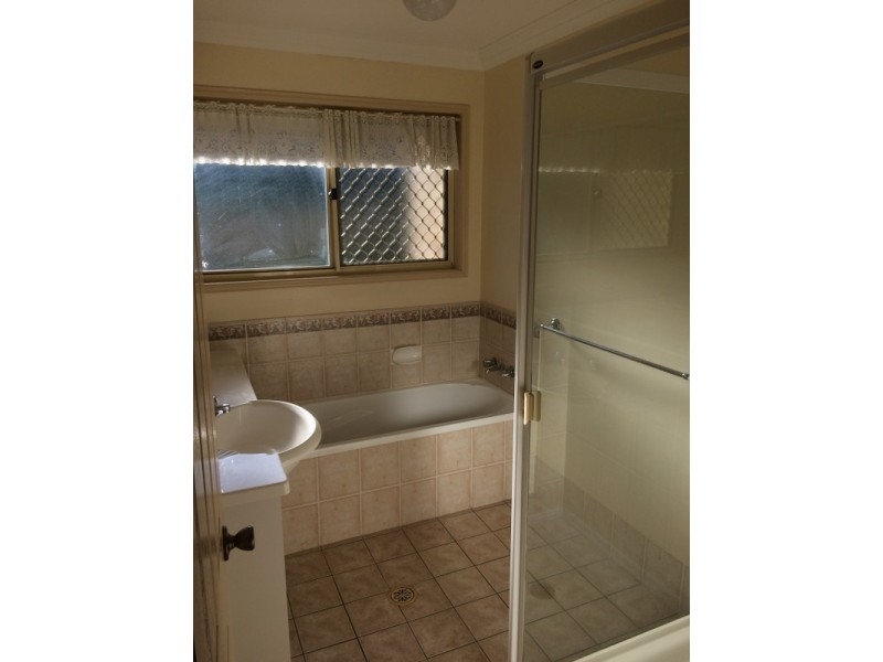 10 Glen court, Kenmore QLD 4069