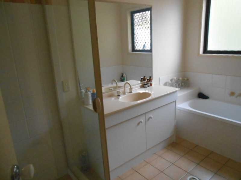 12 Tulipwood Cres, Moggill QLD 4070