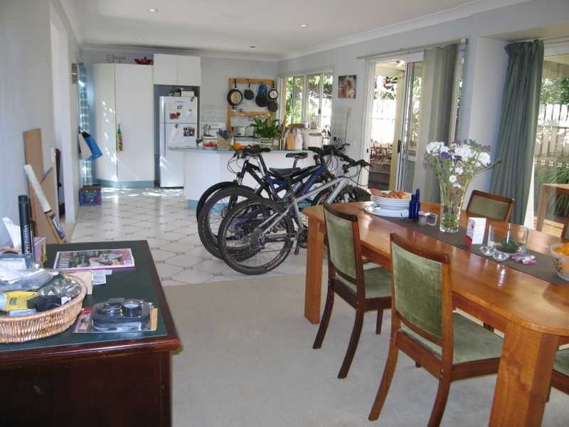 11 Toddington Street, Chapel Hill QLD 4069