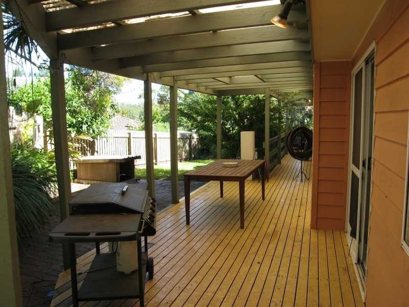 11 Toddington Street, Chapel Hill QLD 4069