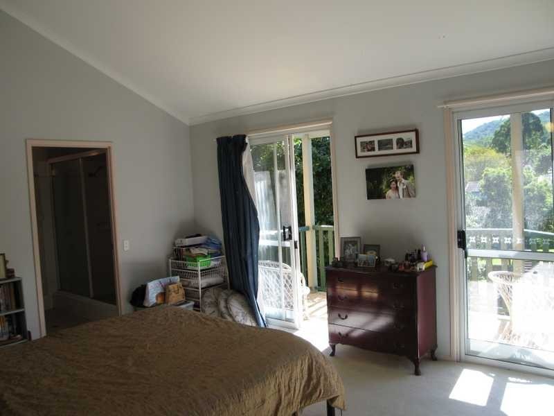 11 Toddington Street, Chapel Hill QLD 4069