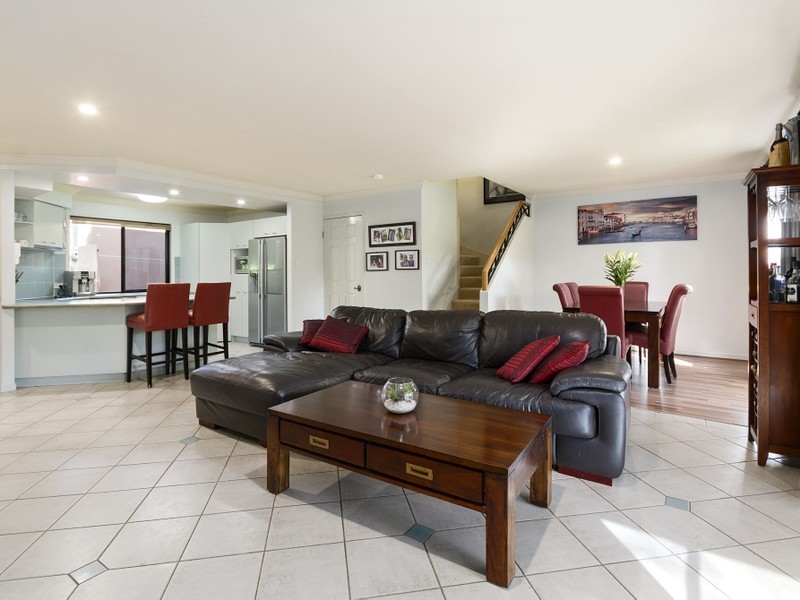 27/105 Oldfield Rd, Sinnamon Park QLD 4073